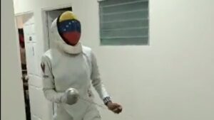 Yulimar Rojas también se luce con la esgrima: la atleta practicó con el equipo femenino de Venezuela (Video) - AlbertoNews