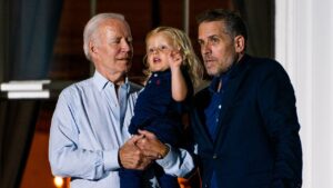 ¿Biden se hizo el loco? Acusan al presidente de ser mal abuelo, al no reconocer niña de su hijo con stripper