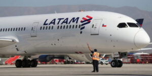 Aerolínea Latam reanuda vuelos diarios entre Caracas y Lima