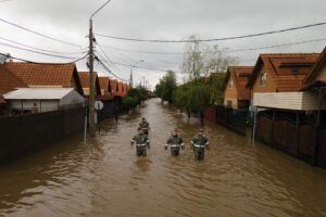 Al menos cuatro muertos y cerca de 25 mil damnificados por lluvias en Chile
