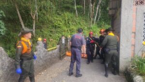 Antioquia: mujer muera al caer cuando descendía por una cascada - Medellín - Colombia