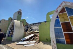 Así se desplomó el techo de la iglesia Nuestra Señora del Rosario de Aránzazu en Santa Rita (+Video)