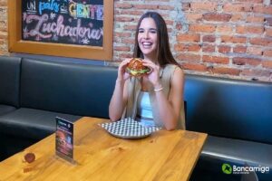 Bancamiga lanzó hamburguesa en una experiencia de marketing sensorial