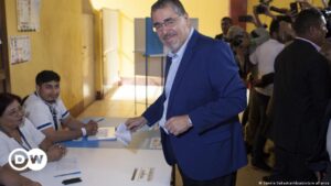 Bernardo Arévalo gana la presidencia de Guatemala – DW – 21/08/2023