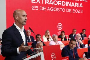 Caso Rubiales: Los patrocinadores de la seleccin Iberdrola, Iberia y Renfe reclaman la adopcin de "medidas" por el caso Rubiales