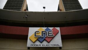 Chavismo asegura su control al renovar el CNE con fichas clave