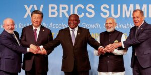 China y la India pugnan por liderar el Sur Global en la ampliación de los BRICS