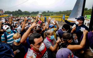 Colombia evalúa crear una nueva figura migratoria para atender al masivo éxodo de venezolanos - AlbertoNews