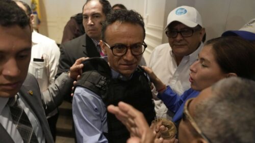 Con fuerte operativo de seguridad ejerce su voto Christian Zurita, candidato que reemplazó a Villavicencio