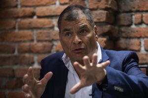 Correa rechaza el acuerdo de libre comercio de Ecuador con México por ser "suicida"