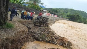 Despliegan equipos de rescate y prevención en Barinas para atender a afectados por lluvias