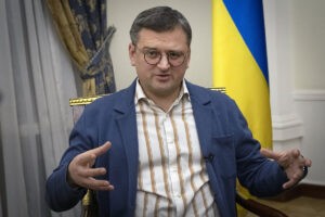 Dmytro Kuleba, ministro de Exteriores ucraniano: "Nunca nos sentaremos con Putin a negociar, hay otras vas"