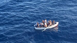 Dos muertos y 31 desaparecidos tras dos naufragios frente a la isla italiana de Lampedusa