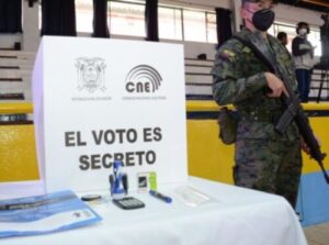 Ecuador acude a votar en unas inéditas elecciones bajo una creciente ola de violencia