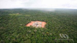 Ecuador vota histórico plebiscito sobre explotación de petróleo en la Amazonía