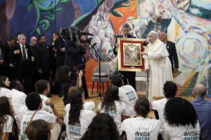 El Papa insta a los estudiantes en Portugal a defender el medio ambiente y la justicia social