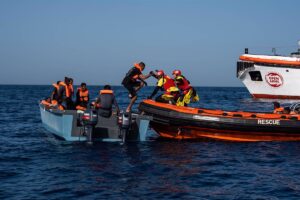 El barco de OpenArms rescata a 46 personas en el Mediterráneo, entre ellas 11 mujeres y dos niños