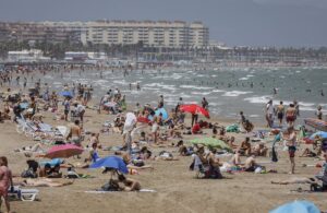 El calor activarán hoy los avisos en 14 provincias españolas, con máximas de hasta 38ºC