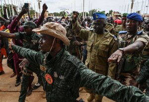 El comisionado de la ONU para los derechos humanos denuncia el trato "degradante" al presidente depuesto en Nger