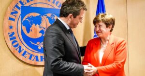 El directorio del FMI aprobó el desembolso de 7.500 millones de dólares para la Argentina
