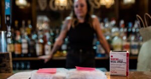 El fentanilo y la epidemia de los opioides llega a los restaurantes