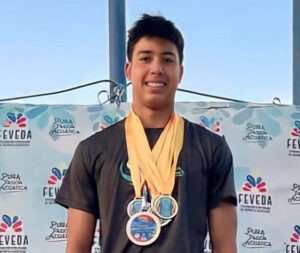 El joven nadador que arrasó en el Campeonato Nacional Infantil y por Categorías de natación