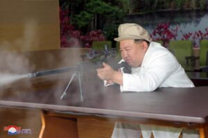 El lder norcoreano Kim Jong-un inspecciona importantes fbricas de armas