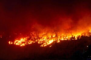El oeste de Canad declara el estado de emergencia ante el crecimiento de los incendios