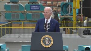 El presidente de Estados Unidos Joe Biden visita la planta de la empresa vasca Ingeteam en Milwaukee