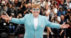 Elton John está fuera de peligro, tras una peligrosa caída - Música y Libros - Cultura