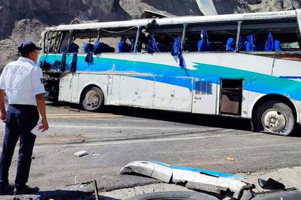 En estado crítico 21 venezolanos que viajaban en el bus a Oaxaca