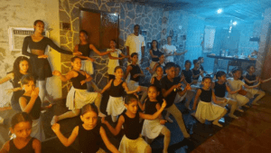 Escuela de Ballet Clásico D'Franali se presenta junto al poeta guaireño Myrrha