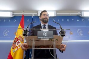 Espinosa de los Monteros alega motivos personales para dejar el Congreso y la dirección de Vox, pero seguirá de afiliado