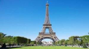 Evacúan la Torre Eiffel por una amenaza de bomba