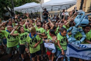 Festejos de la calle Progrès por ganar las Fiestas de Gràcia