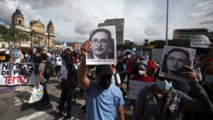 Fiscales exiliados ven triunfo de Arévalo como una "ilusión amenazada” en Guatemala