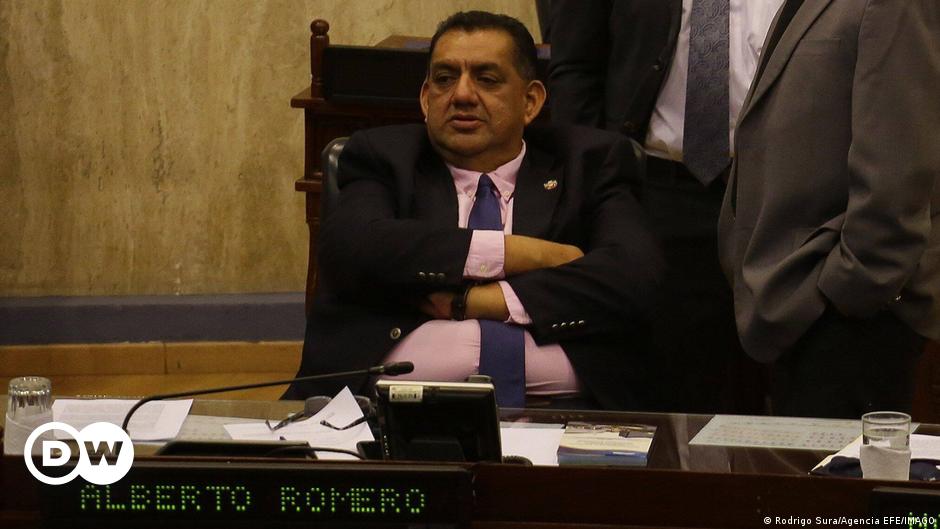 Fiscalía de El Salvador pide quitar fuero a Alberto Romero – DW – 24/08/2023