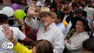 Guatemala:Arévalo encabeza intención de voto para balotaje – DW – 03/08/2023