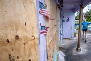 Idalia se convertirá "pronto" en un huracán mayor rumbo a Florida