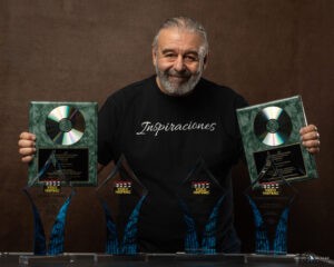 Ignacio Salvatierra P. recibe doble medalla de oro en los Global Music Awards 2023