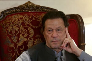 Imran Khan, ex primer ministro de Pakistn, condenado a tres aos de crcel por corrupcin