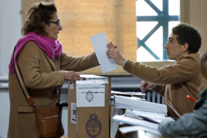 Inician elecciones primarias en Argentina
