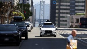 San Francisco allows Waymo and Cruise to operate robotaxis 24/7