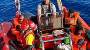 Italia asigna finalmente un puerto al velero de Open Arms tras rescatar a 59 migrantes
