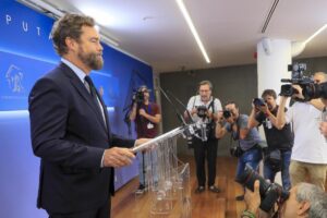 Iván Espinosa de los Monteros abre una nueva crisis en Vox