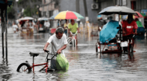 Japón se mantiene bajo alerta por el regreso del tifón Khanun
