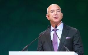 Jeff Bezos compra mansión por 68 mdd en exclusiva isla de Miami Beach