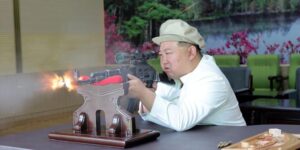 Kim Jong-un pide a las fábricas de armas de Corea del Norte que aumenten su capacidad