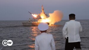 Kim revisa lanzamiento de misiles de crucero en unidad naval – DW – 21/08/2023
