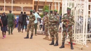 La CEDEAO abre una puerta al diálogo con Níger sin descartar una intervención militar